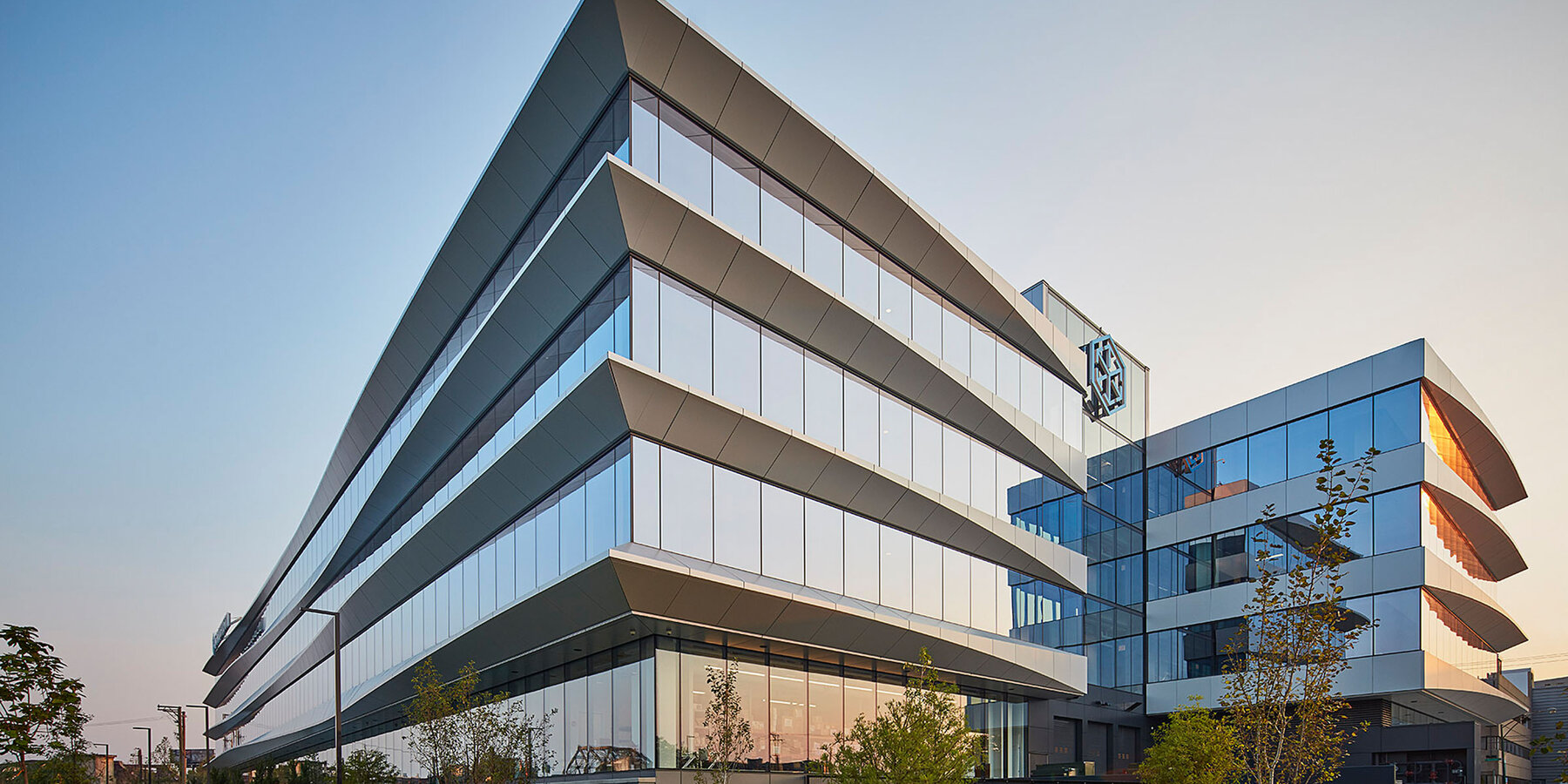 ベラ ジョン カジノ ライブ バカラの建設と改修 - 1515 W ウェブスターの外観角の眺め