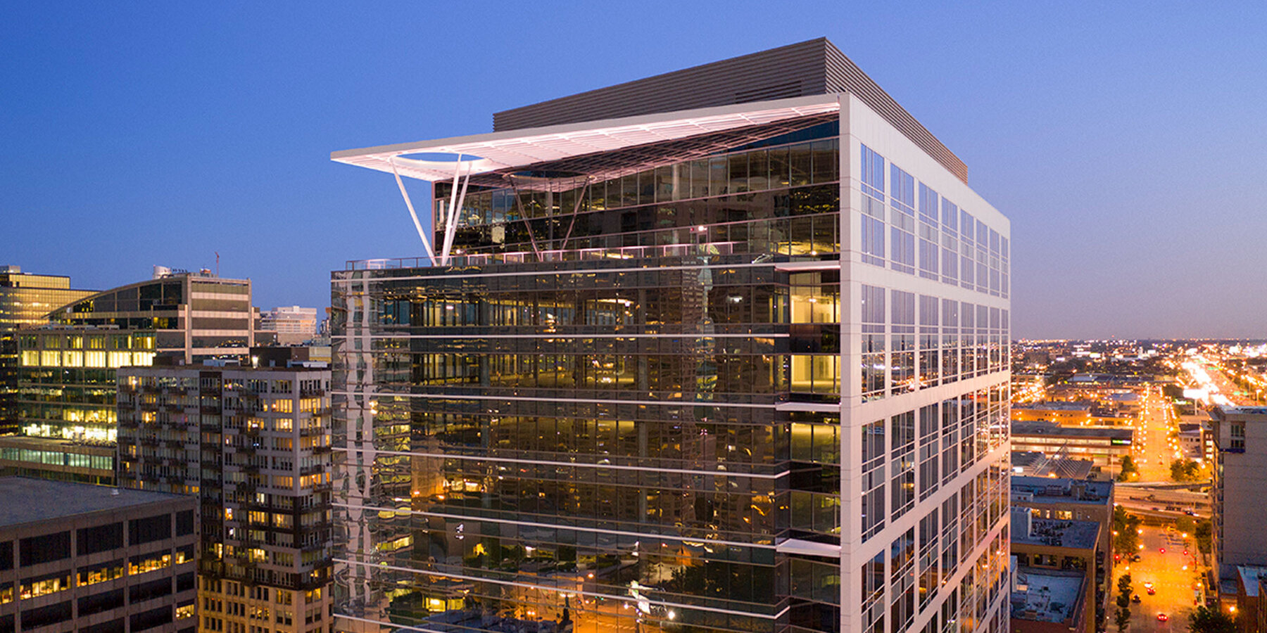 LEED 認定オベラジョン バカラス建設 シカゴ - ベラジョン バカラの屋外テラスの夜景