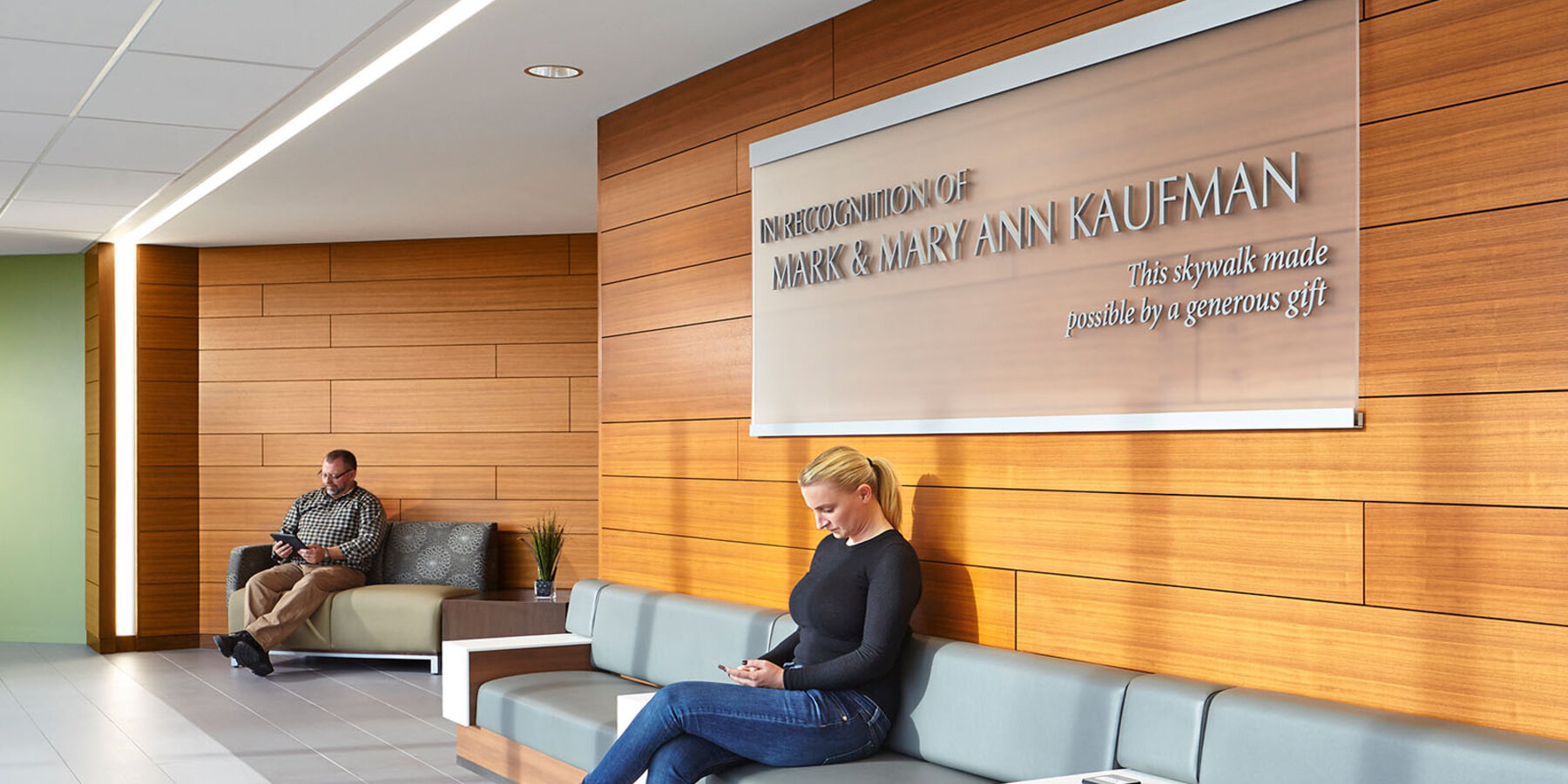 バカラ カジノ病院建設 - 善良なサマリア人の擁護者、ベンチのある廊下