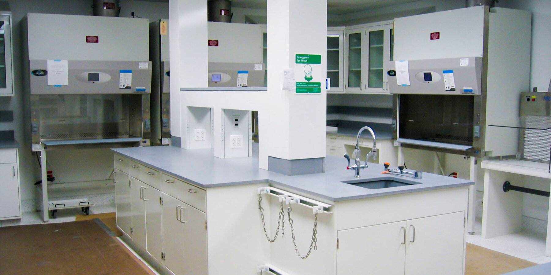 Life Sciences Construction Chicago - Fresenius Kabi lab center work stations