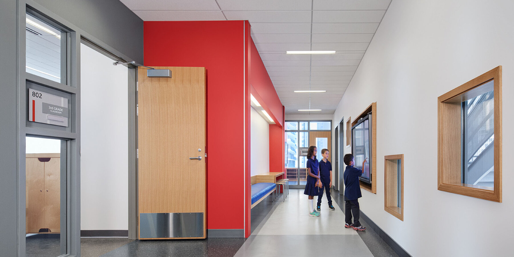 カジノ バカラ と はのトップスクール建設 - ジェムズ ワールド アカデミーの廊下の座席