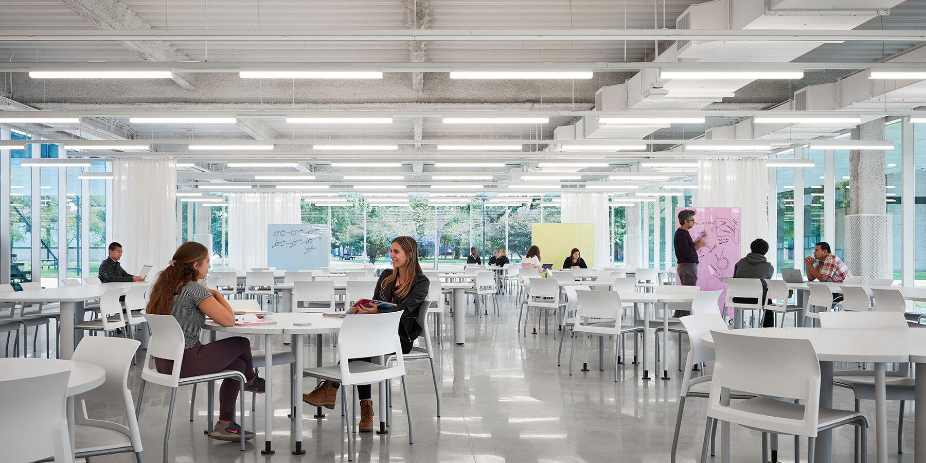 教育建設 - IIT 手数料 なし バカラ研究所内部