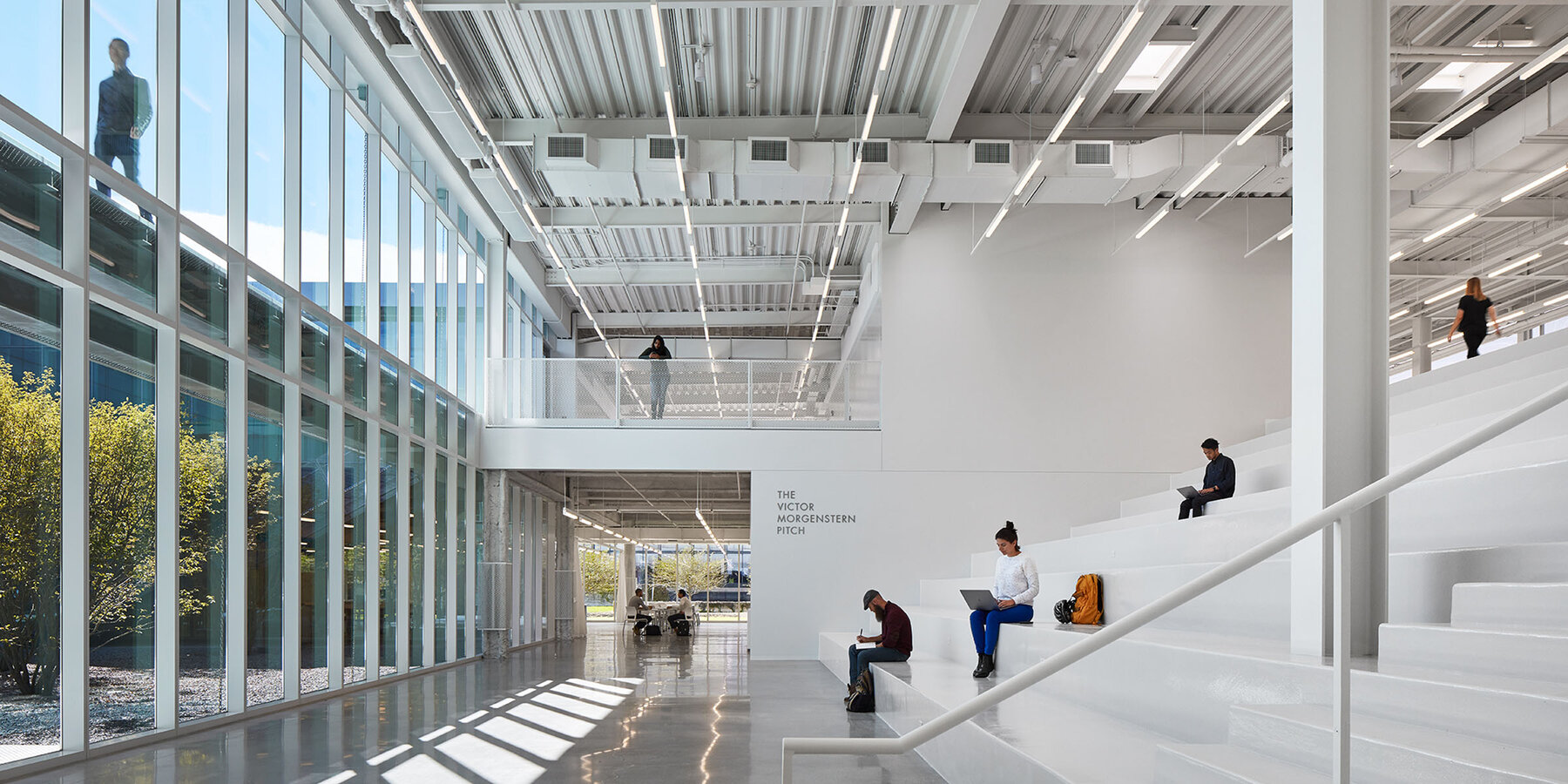 教育建設 - IIT 手数料 なし バカラ研究所内部メインロビー