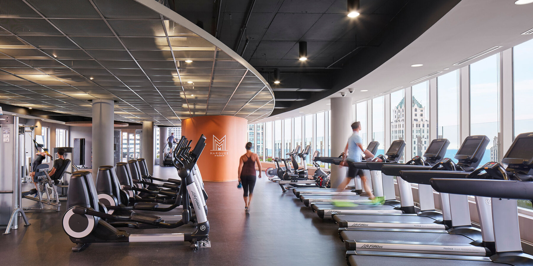 集合住宅建設 - ブロック 37 のマーキー フィットネス センター設備