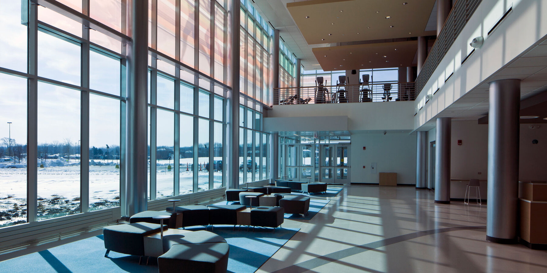 大学のオンライン バカランパス建設 - モレーン バレー オンライン バカラ カレッジのウェルネス センターのロビー