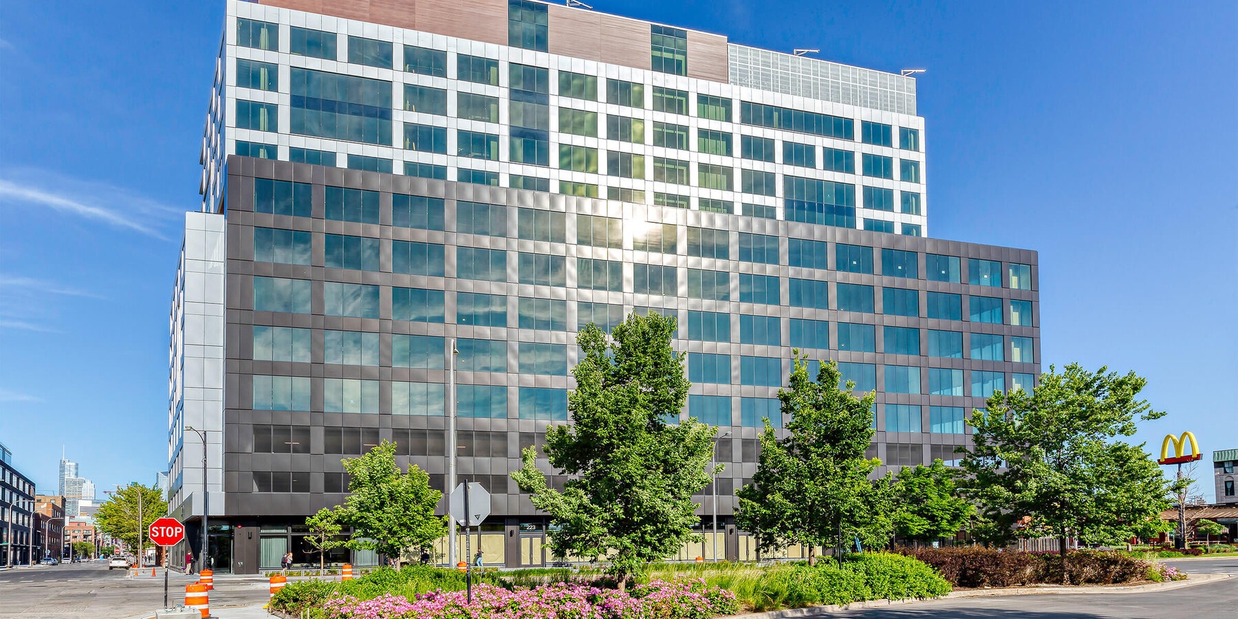 インカジ バカラ科学研究所の建設 - フルトン研究所フルトンのウエストエンドの建物の外観