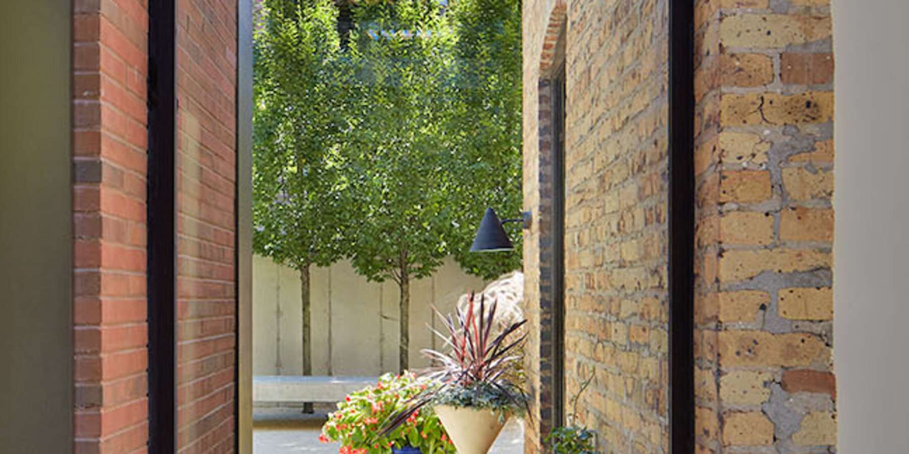 カスタム ホーム ビルダーズ ベラジョン バカラ やり方 - ウィッカー パーク レジデンスの内側から見た庭