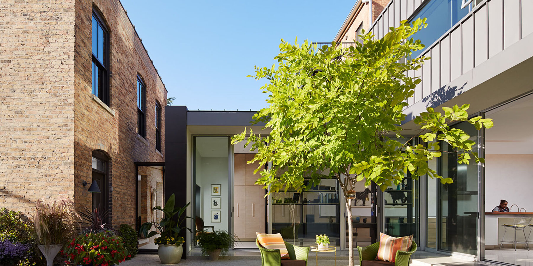 カスタム ホーム ビルダーズ ベラジョン バカラ やり方 - ウィッカー パーク レジデンスの裏庭のパティオ