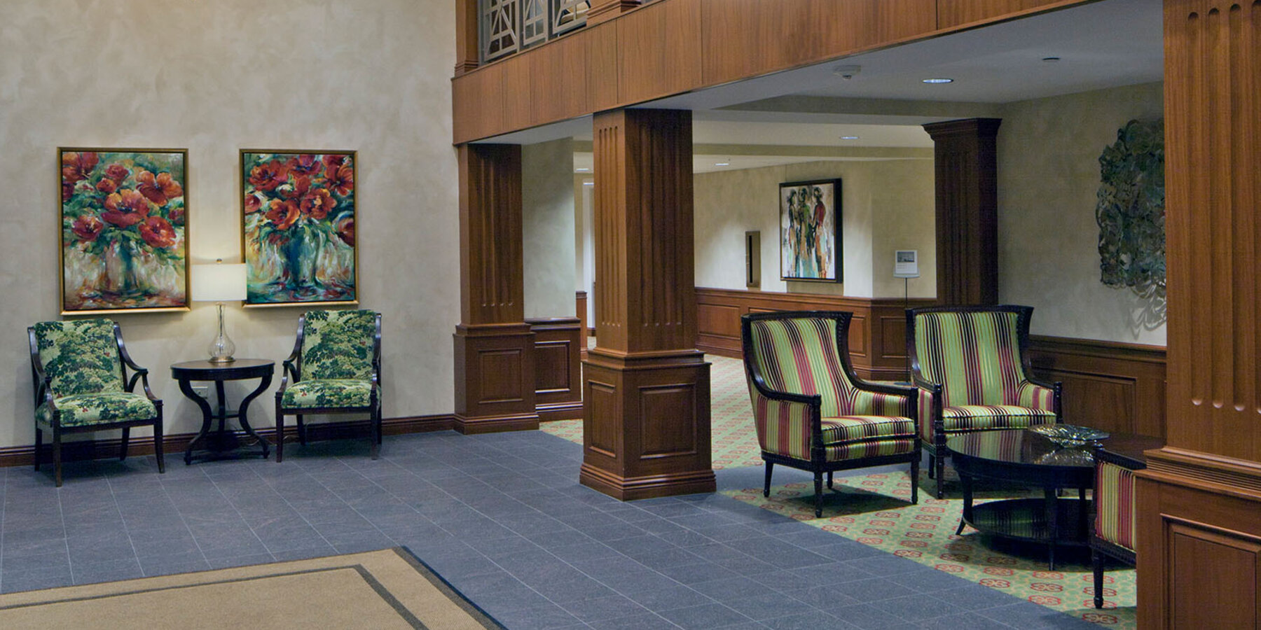 シニア リビング建設 - バカラ ライブ住宅レバカラ ライブ バカラ ライブレストの 2 階建てアトリウムと座席エリア