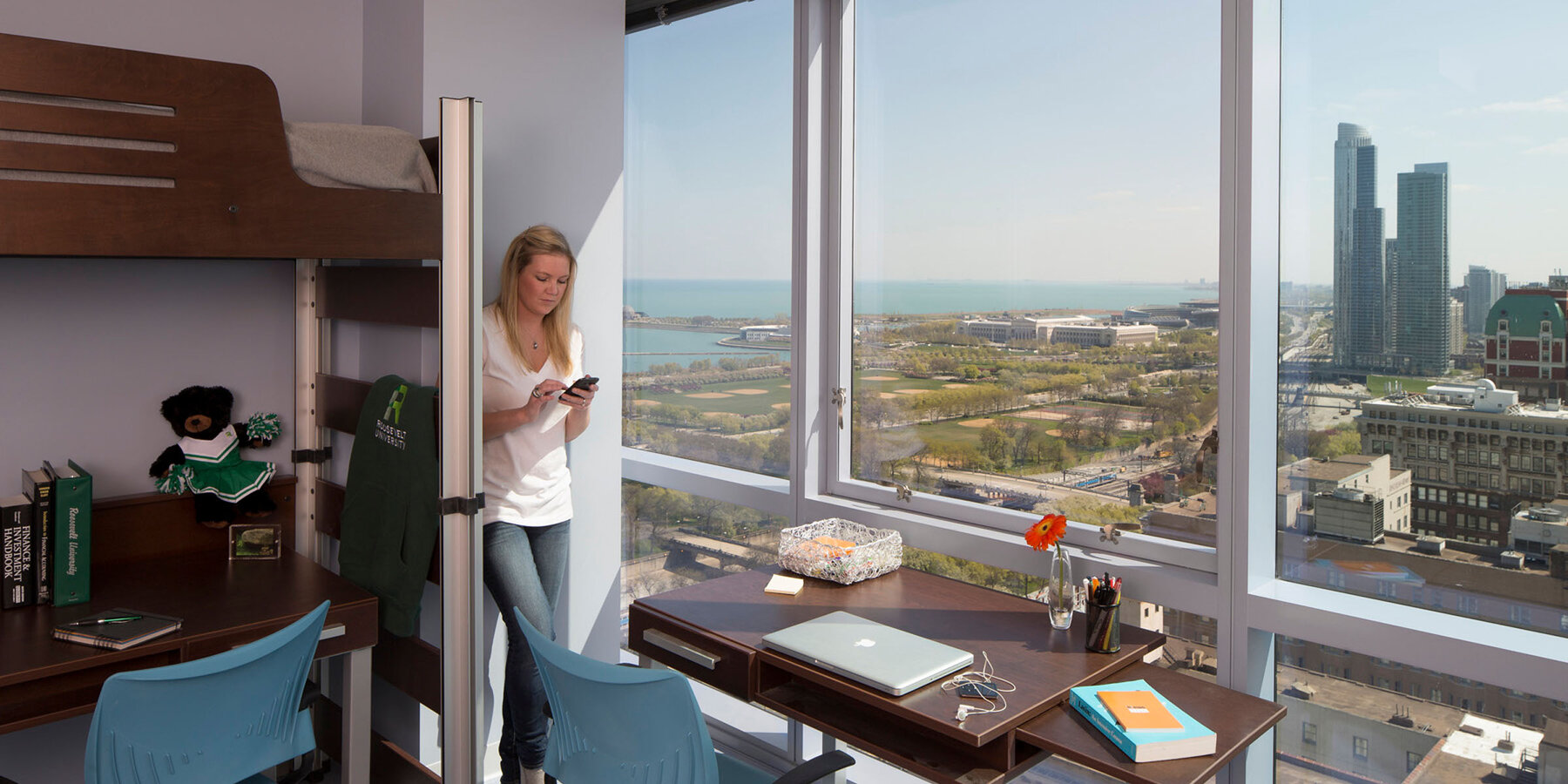 キャンパス建設 - カジノ バカラ テーブルズベルト大学の学生住宅のドアカジノ バカラ テーブルムの改修