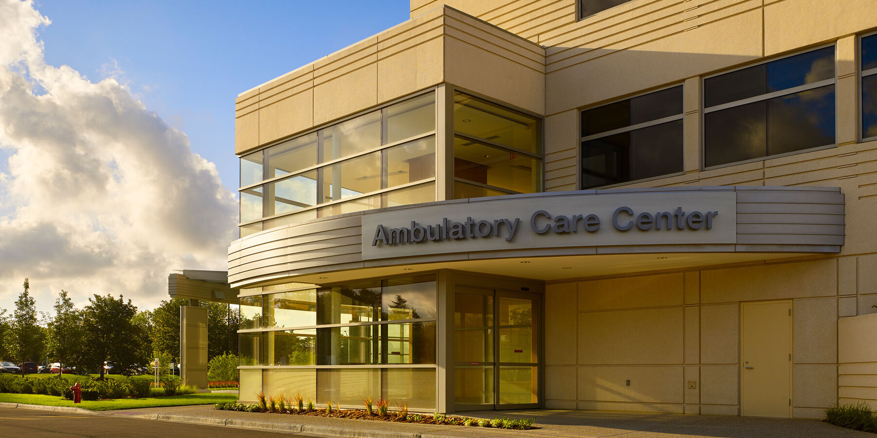 シカゴバカラ オンライン建設会社 - ノースショア スコーキー外部入口