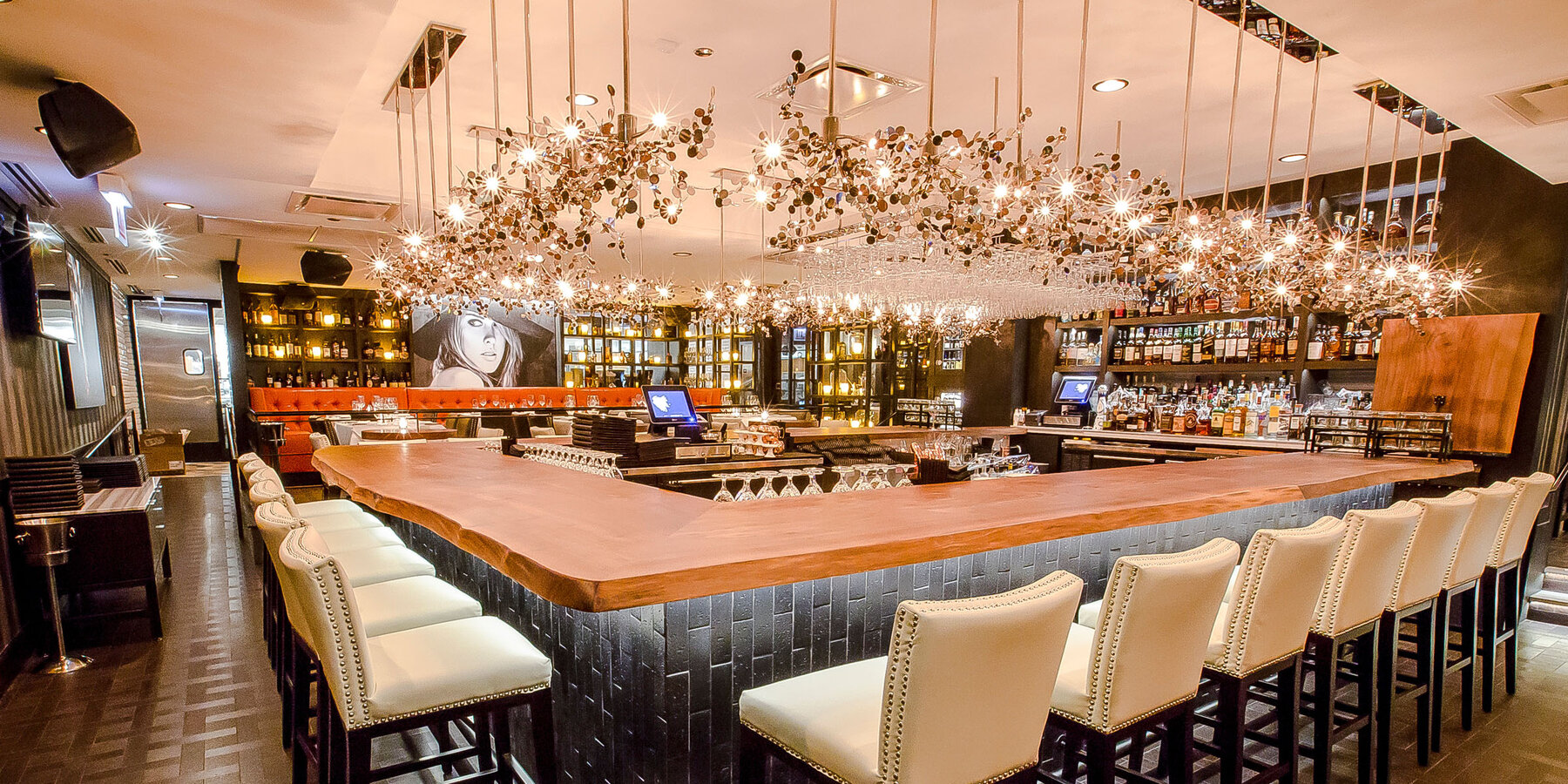 インカジ バカラ 高級レストラン建設会社 - ステーキ 48 バー エリア