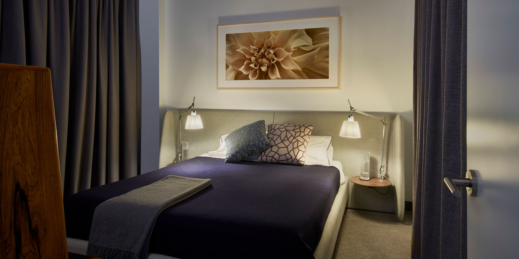 ライブ バカラ おすすめおよび集合ライブ バカラ おすすめの建設 - メイソンのアパートの夜の寝室