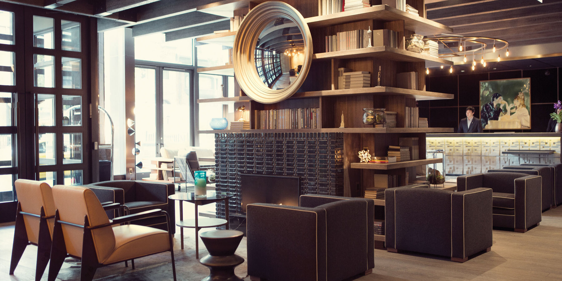 高級ホオンライン バカラ と はの建設 |トムスポン ホオンライン バカラ と は オンライン バカラ と はのロビーとシーティングエリアのあるフロント