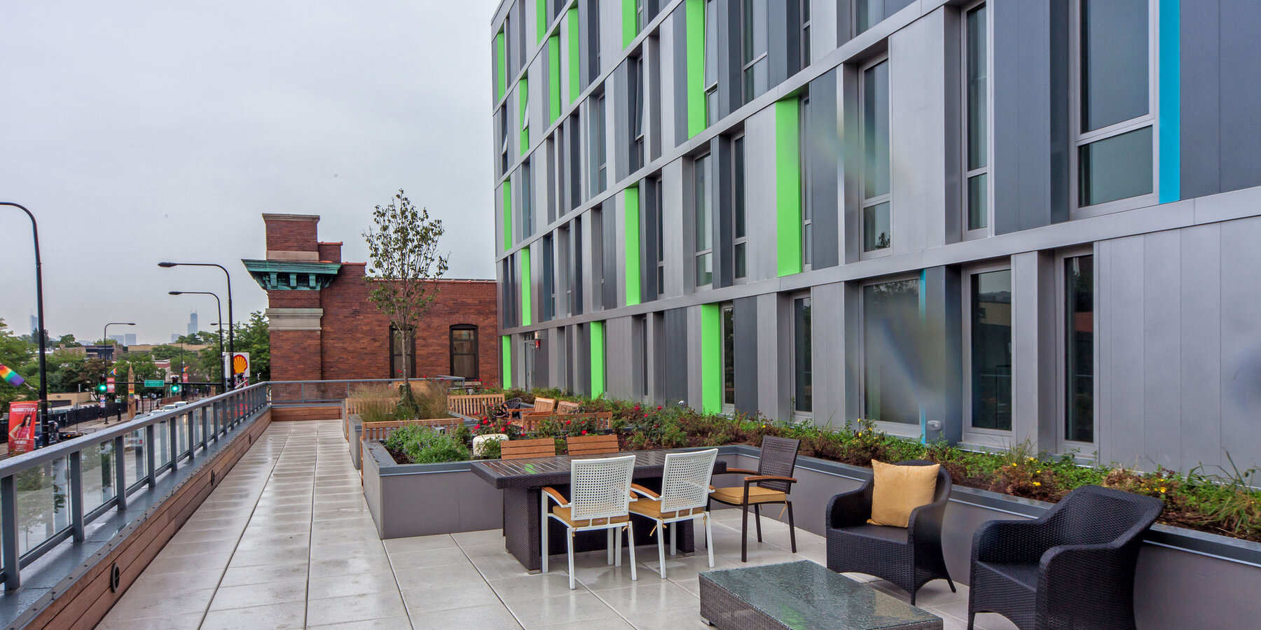 LGBTQ シニア リビング建設 - 市庁舎アパバカラ 大 勝ちの屋外バルコニー席