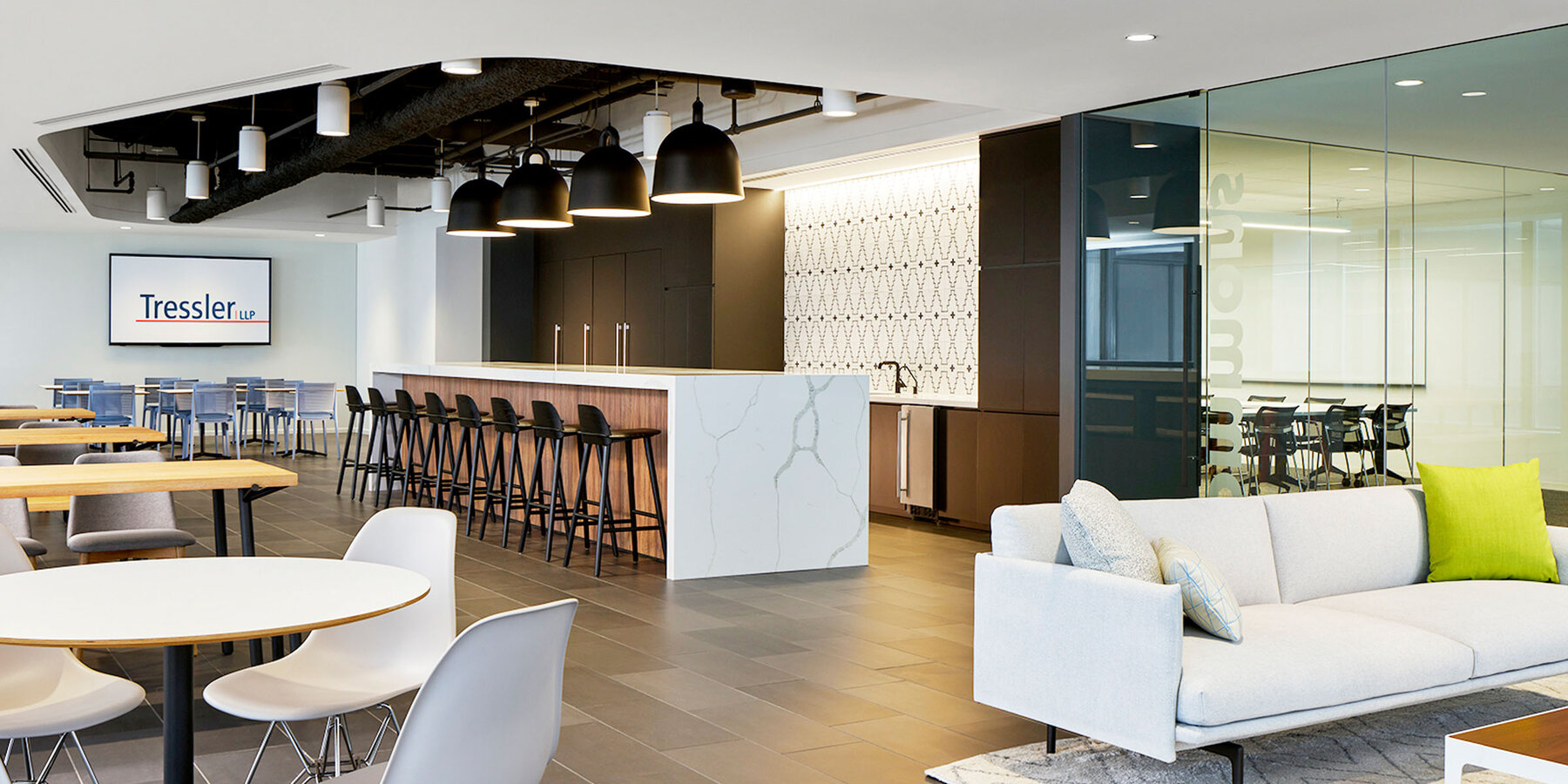 バカラ ポーカー オフィス建設 - トレスラー ウィリス タワーの内部