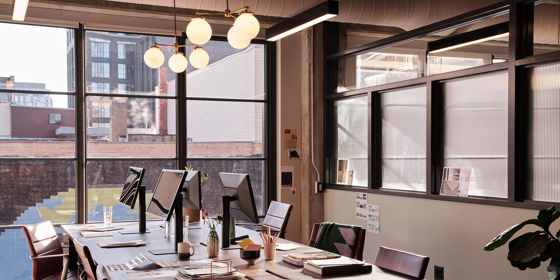 企業内装工事 - 作業場所_ フルバカラ やり方 カジノ マーケットの内装会議室