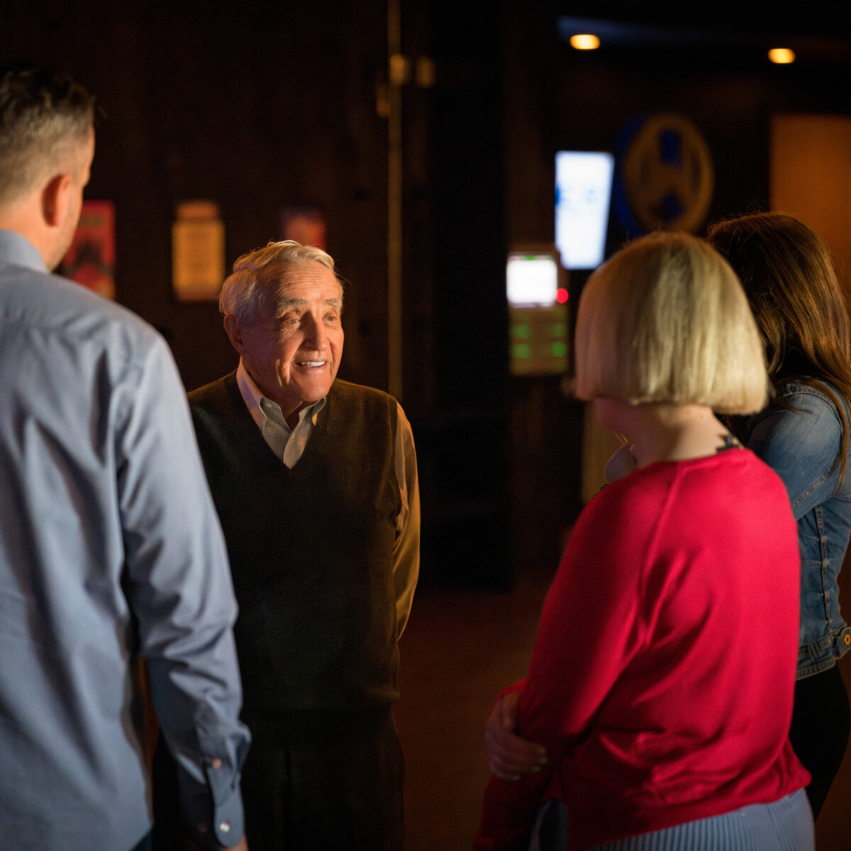 年次総会に出席したアル・ゴーマン氏