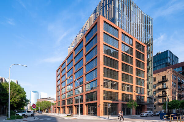 1045 オン フルトン