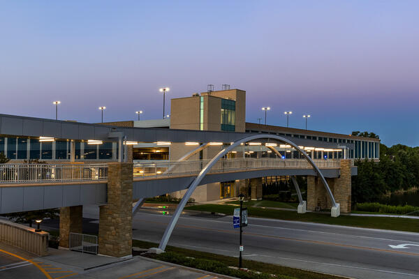 カジノ バカラ_CDH 駐車場 1