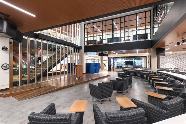 内装工事会社 - Atlas Financial 内装会議スペース