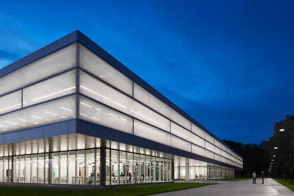 教育建設 - IIT ED カプラン研究所の外観