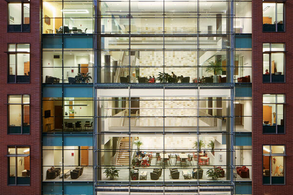 ロヨラ シュライバー センター クインラン ビジネス スクール