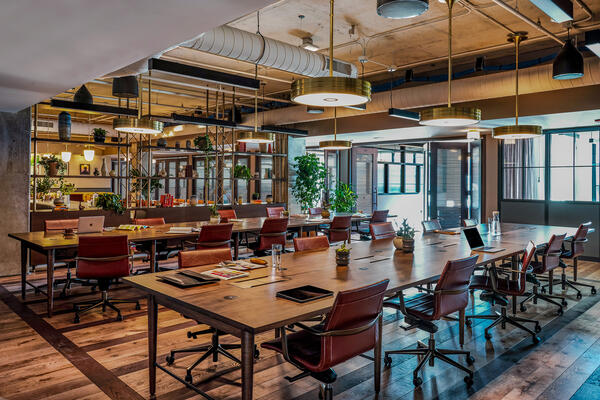 企業内装工事 - 作業場所_ フルトン マーケットの内装